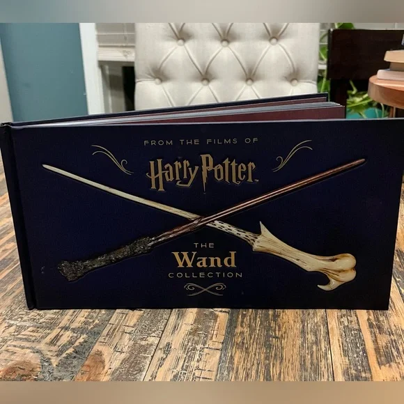 Harry Potter The Wand Collection Book - Picture 3 of 8